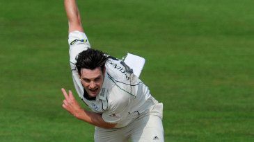 McClenaghan, Quinn bowl Auckland to big win