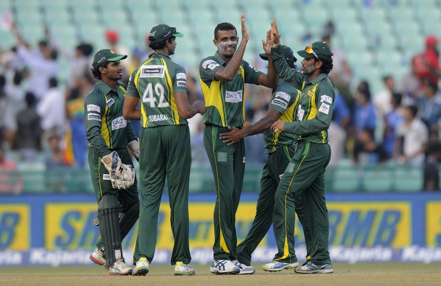 Farveez Maharoof removed Lahore Lions' top order