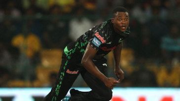 Titans pip Warriors to playoff spot
