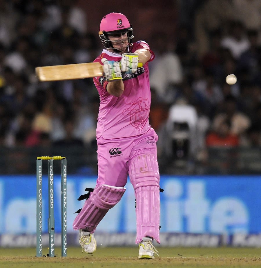 Scott Styris lines up to pull