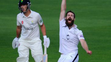'Old dog' Tomlinson heads back to the den