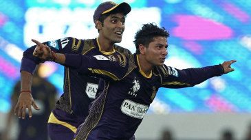 Kuldeep four-for triggers Mumbai collapse