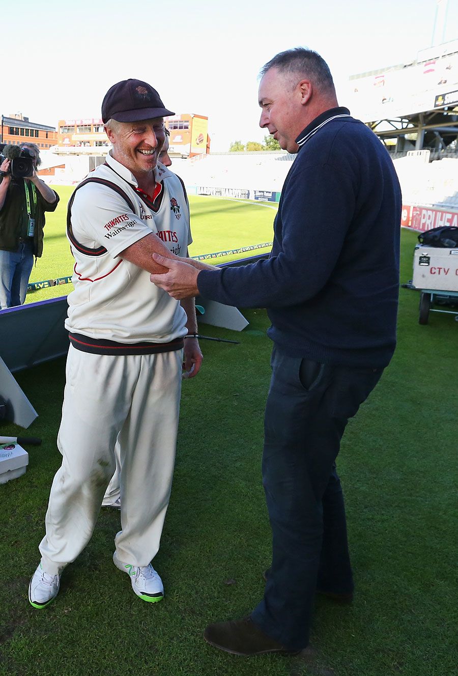 Angus Fraser shakes hands with Glen Chapple