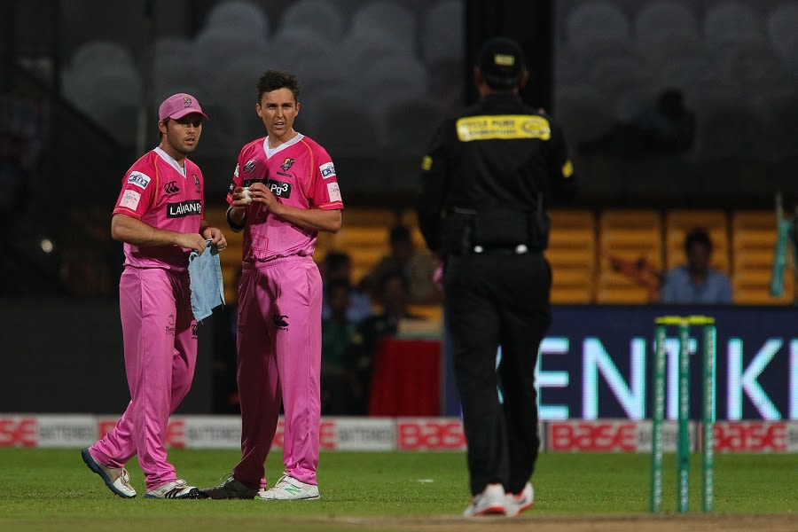Daniel Flynn and Trent Boult wipe the dew off the ball