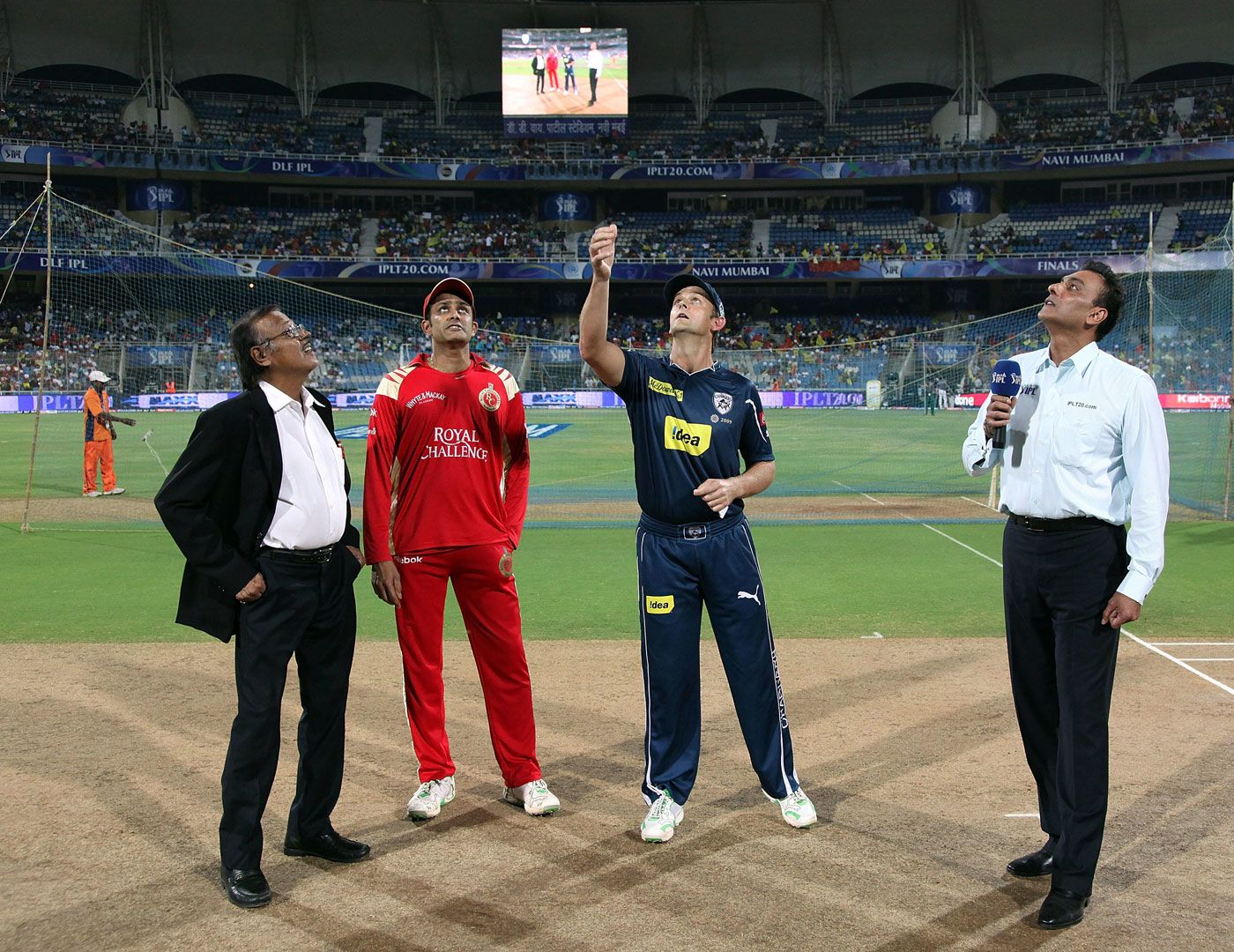 Adam Gilchrist and Anil Kumble at the toss with Ravi Shastri and Srinivas Venkataraghavan