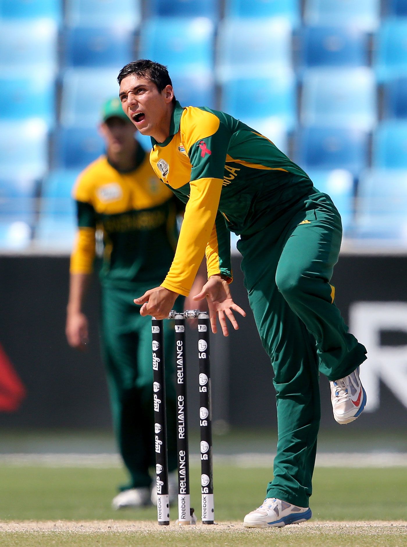 Yaseen Valli bowls