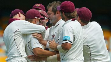 Harris eases his way back to cricket