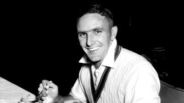 Alan Davidson, star of tied 1960 Test, dies at 92