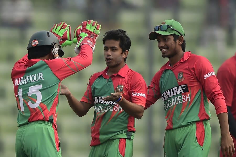 Jubair Hossain celebrates the wicket of Hamilton Masakadza