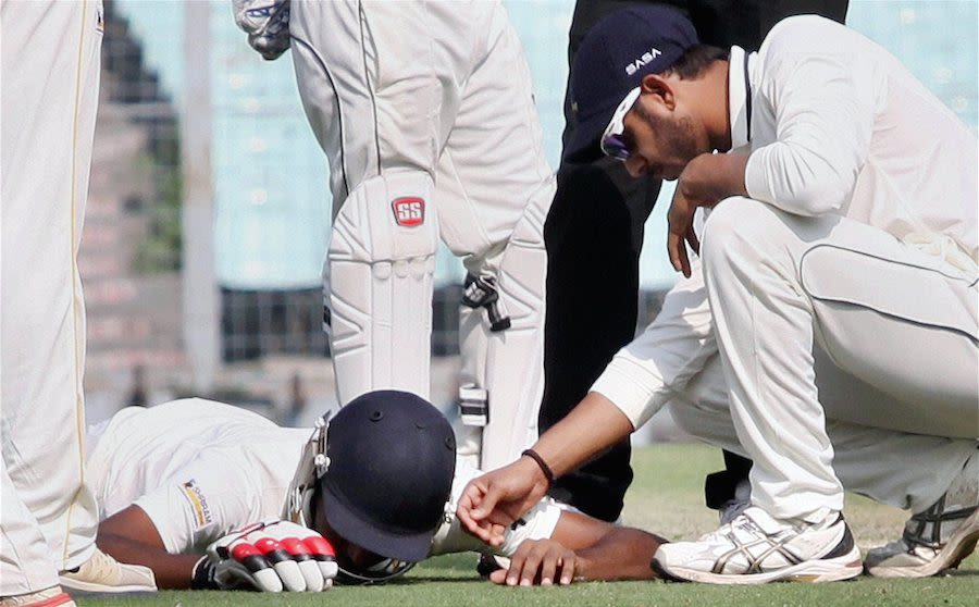 R Prasanna got injured after colliding with Ashok Dinda