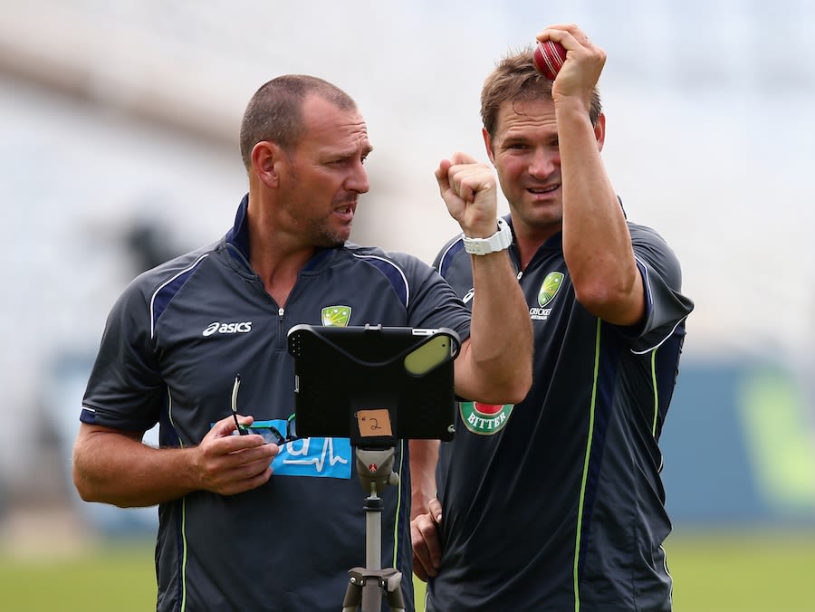 Australia bowling coach Allister de Winter works with Ryan Harris