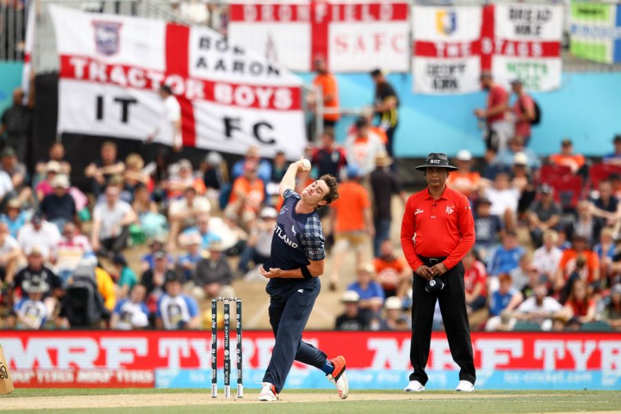 Iain Wardlaw in delivery stride