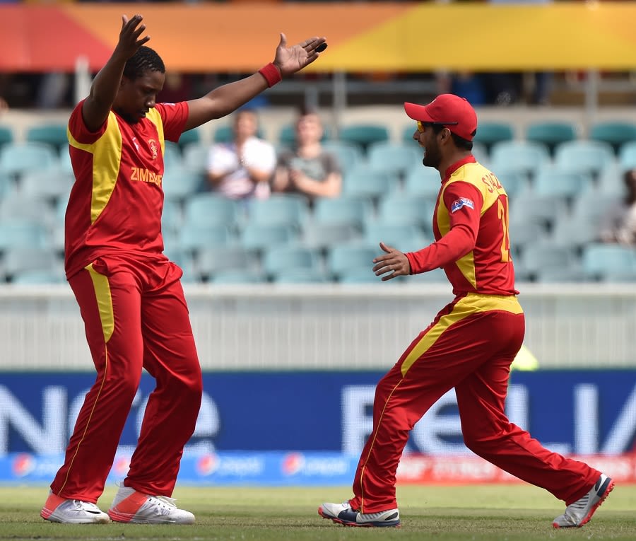 Tinashe Panyangara celebrates after dismissing Dwayne Smith