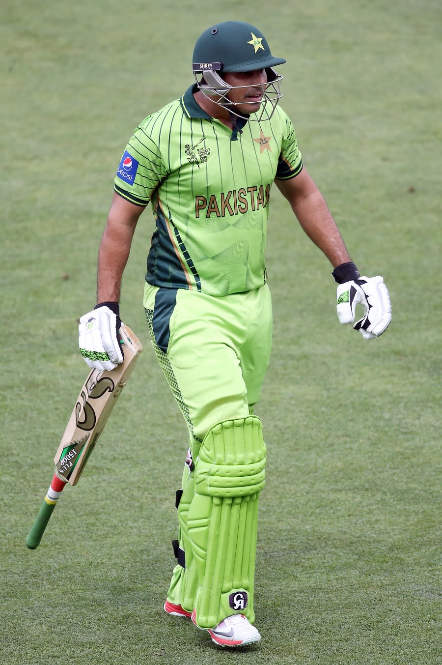 Nasir Jamshed failed again, this time falling for 4