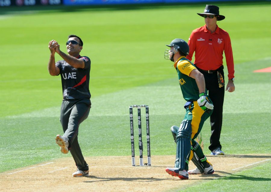 Mohhamad Tauqir takes a return catch to dismiss Rilee Rossouw