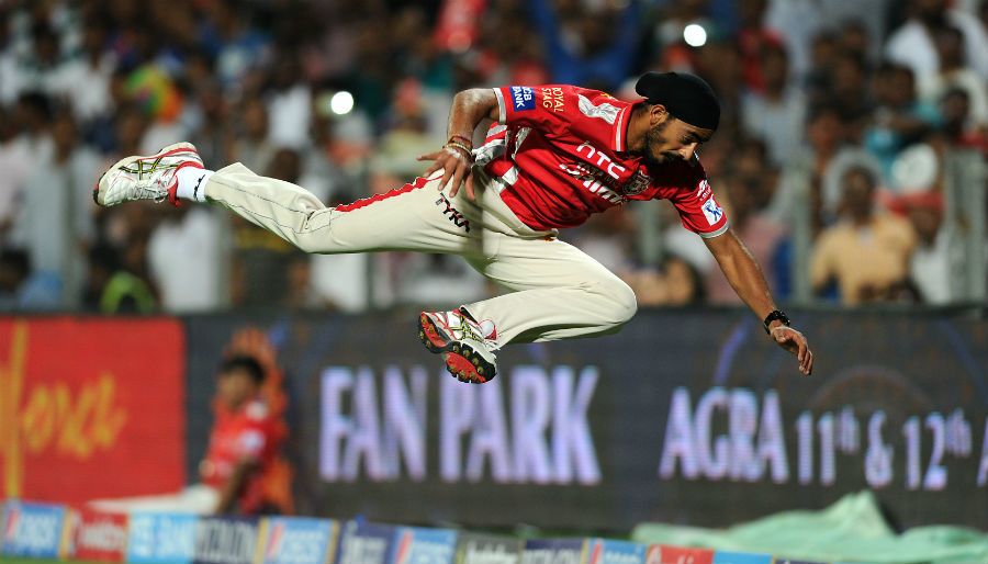 Anureet Singh attempts an acrobatic catch