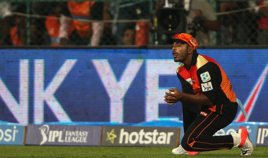 Ashish Reddy holds on to Chris Gayle's catch