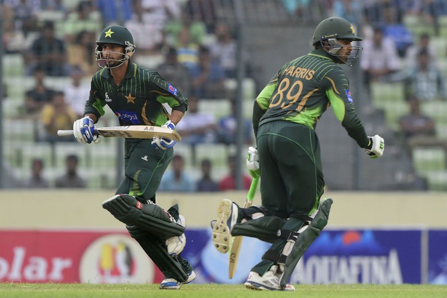 Saad Nasim and Haris Sohail run a single