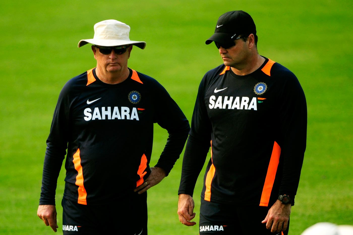 Duncan Fletcher and Joe Dawes at a training session
