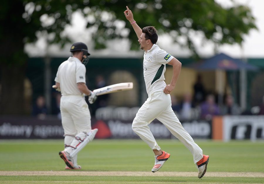 Chris Russell dismissed Luke Ronchi