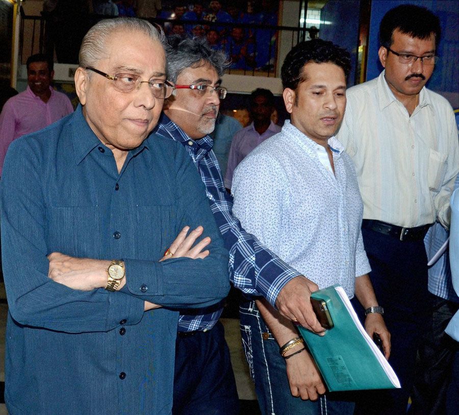 Jagmohan Dalmiya and Sachin Tendulkar after the BCCI advisory committee meeting