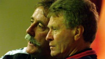 Former allrounder and coach Shrimpton dies