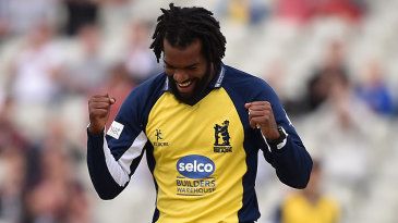 Gordon released by Warwickshire 