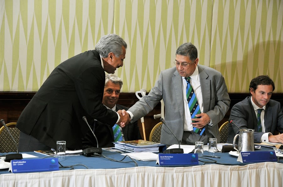 N Srinivasan congratulates Zaheer Abbas