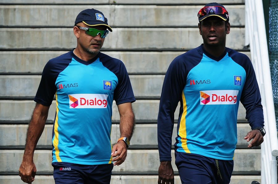 Marvan Atapattu and Angelo Mathews have a chat