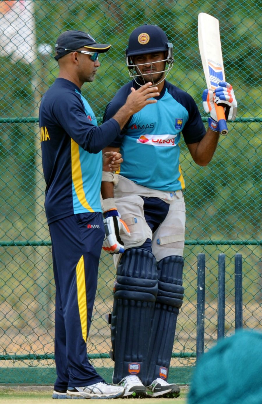 Coach Marvan Atapattu chats with Milinda Siriwardana 