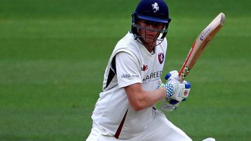 Essex crumble after Billings maiden ton