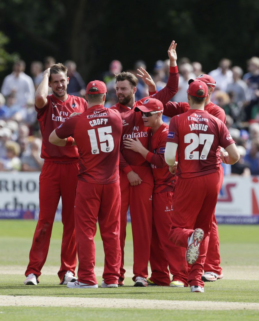 Arron Lilley picked up important wickets