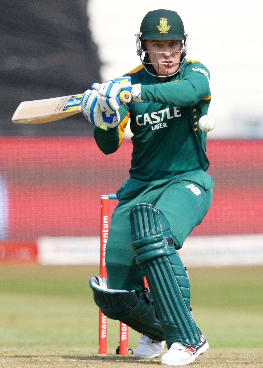 Morne van Wyk shapes to execute a pull