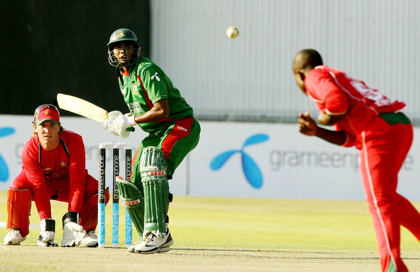 Prosper Utseya bowls to Mahbubul Alam