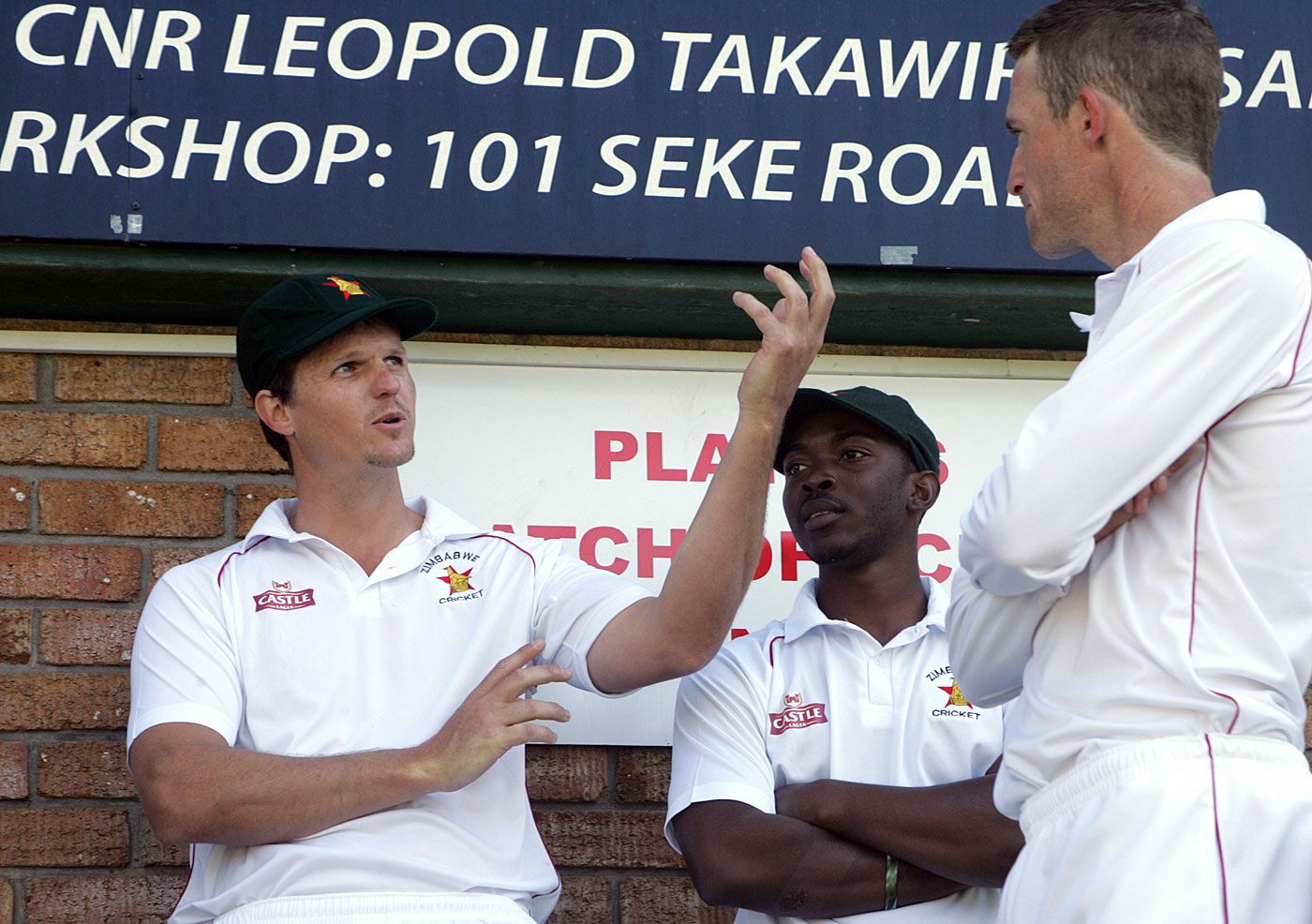 Mark Vermeulen talks to team-mates ahead of his Test return