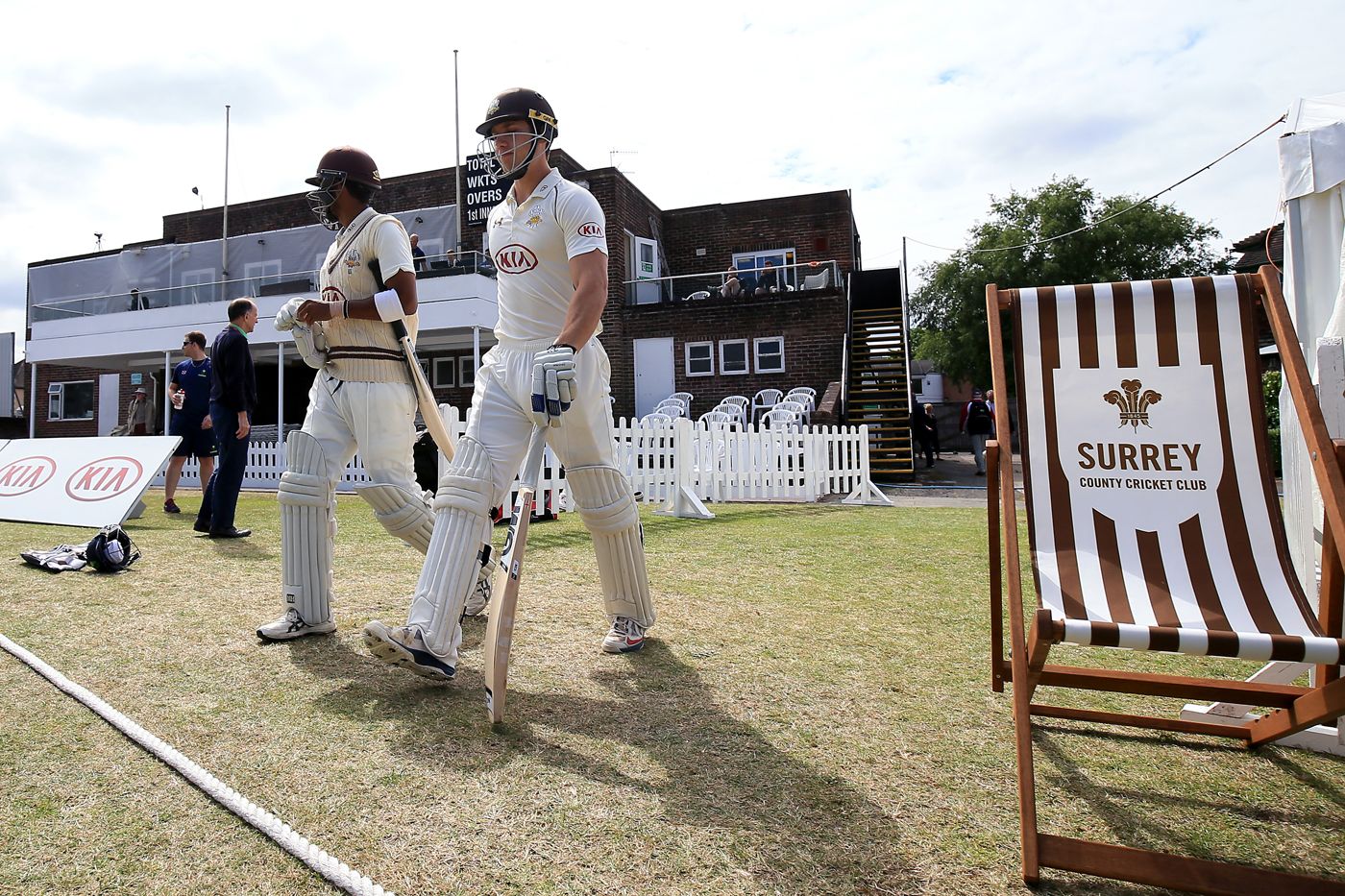 Arun Harinath and Zafar Ansari walk out to bat