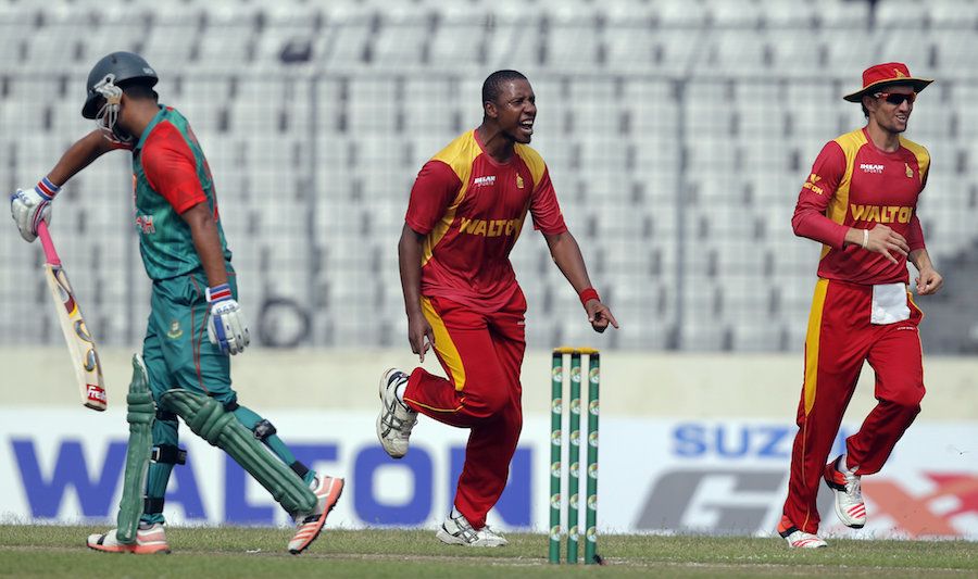 Tinashe Panyangara celebrates after dismissing Tamim Iqbal for 19