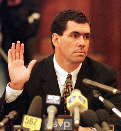 Hansie Cronje takes his oath in front of the King Commisson