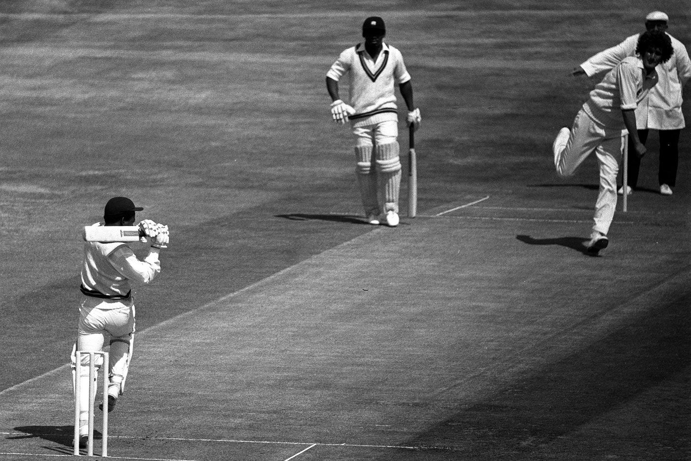 Roy Fredericks hooks Bob Willis for a four