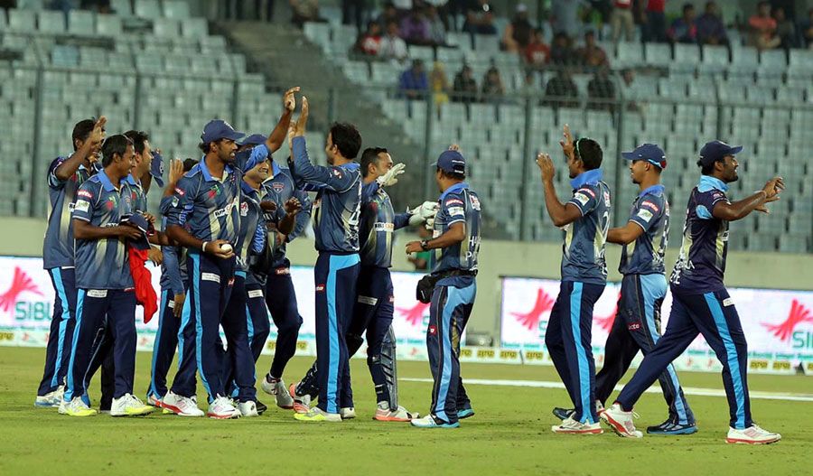 Sachithra Senanayake celebrates the catch that won the match