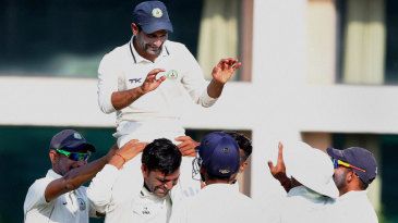 Vidarbha surge to top with bonus-point win