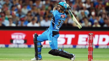 Lehmann last-ball six seals Strikers' win