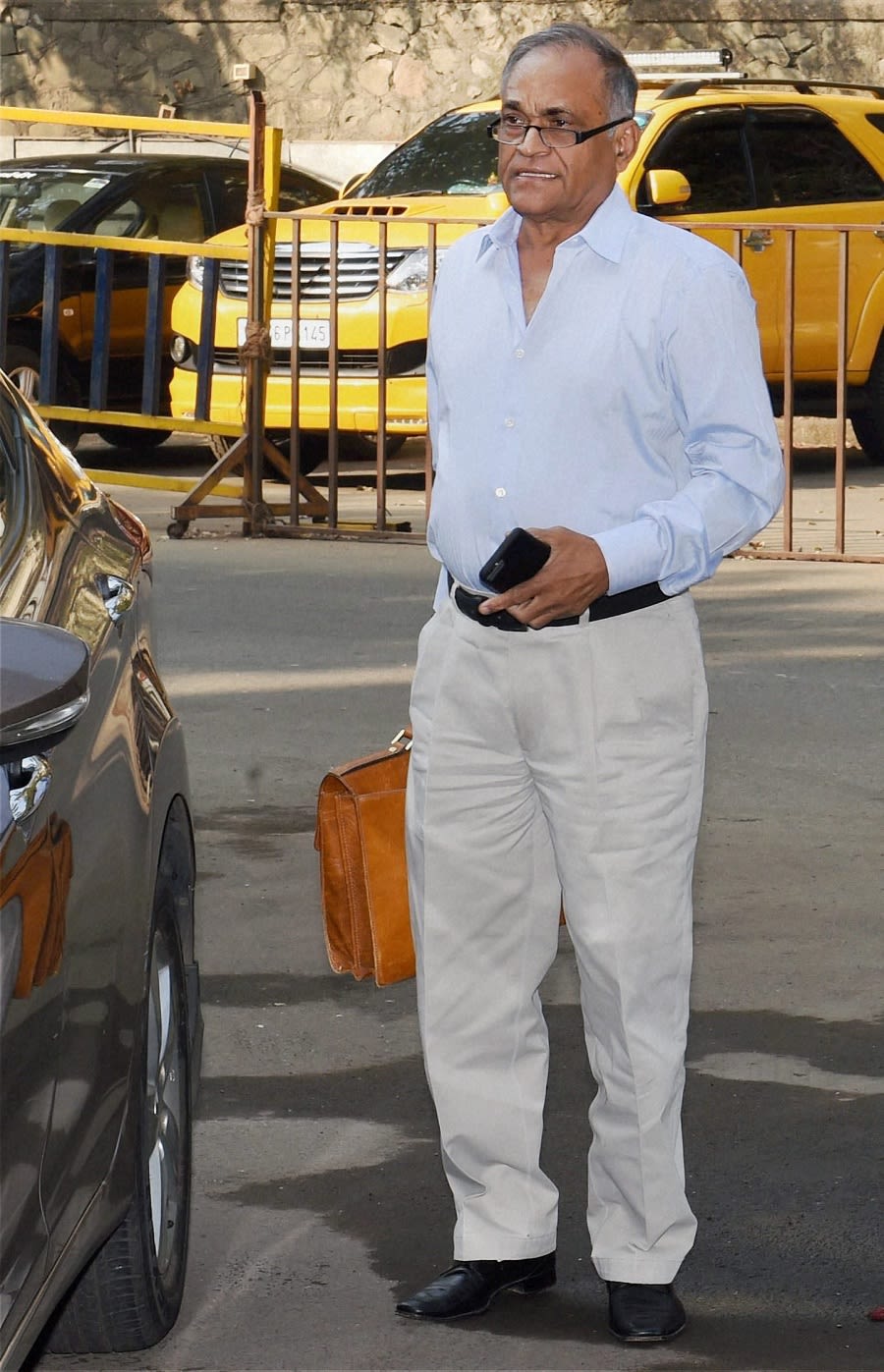 Niranjan Shah arrives at the BCCI headquarters
