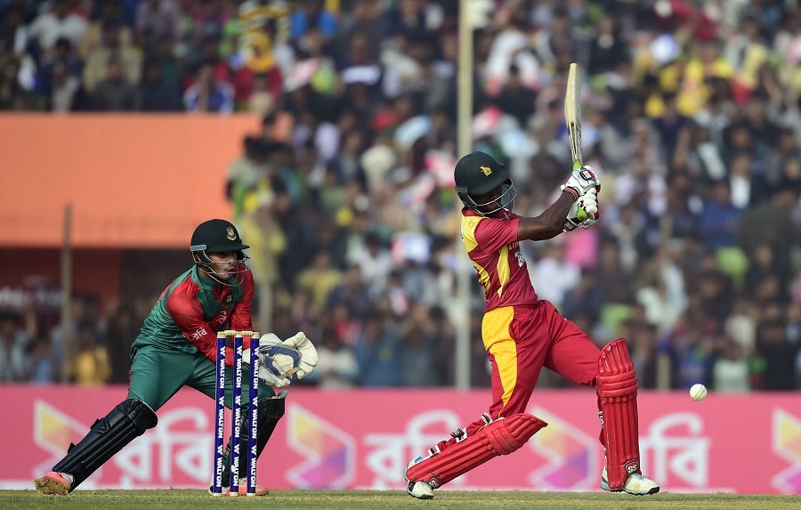 Richmond Mutumbami targets the leg side