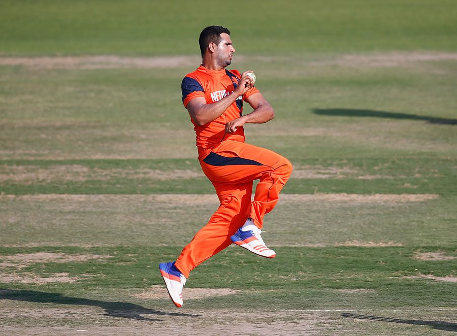 Mudassar Bukhari runs in to bowl