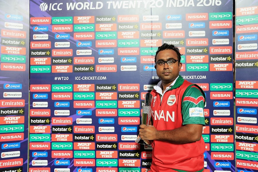 Amir Ali with his Man-of-the-Match award