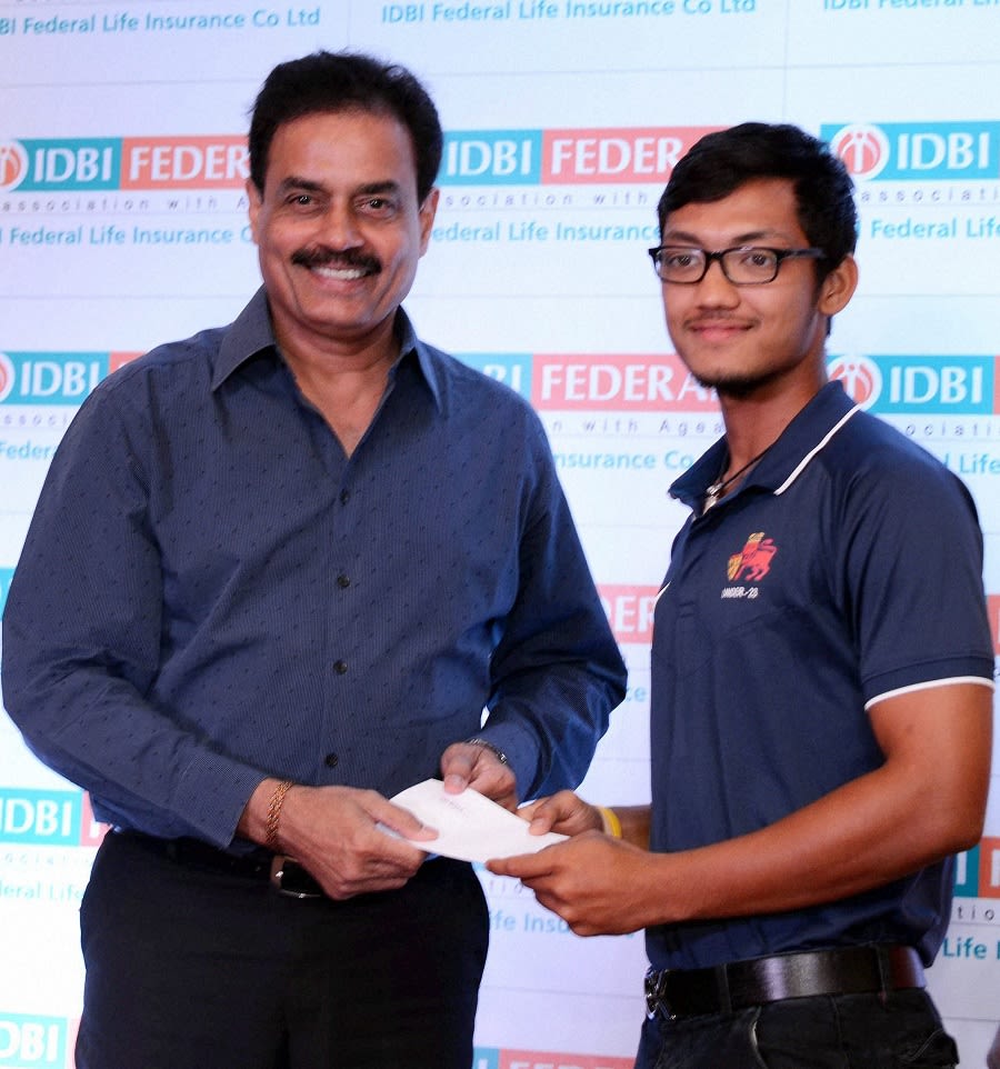 Dilip Vengsarkar felicitates Mumbai batsman Jay Bista
