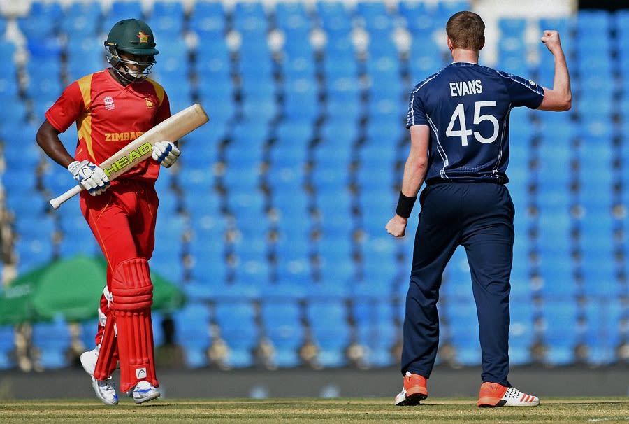 Vusi Sibanda was dismissed by Alasdair Evans for 4 off 12 balls