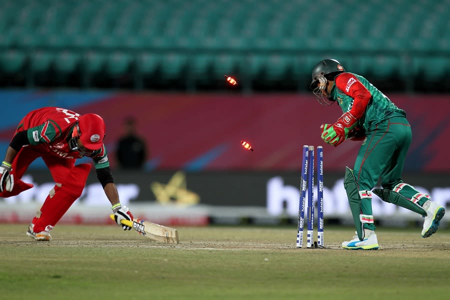 Amir Ali is stumped by Mushfiqur Rahim