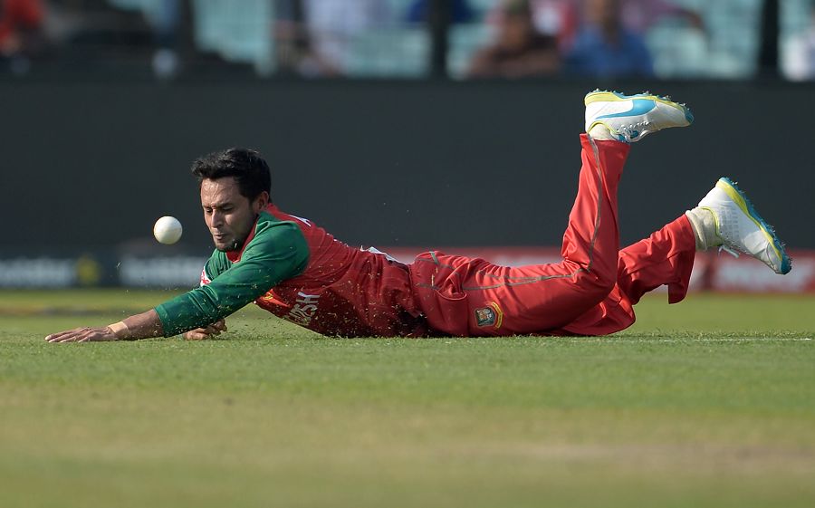 Arafat Sunny throws himself to stop the ball